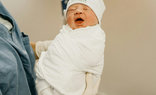 Swaddling a baby: how to do it, the benefits, and safety tips